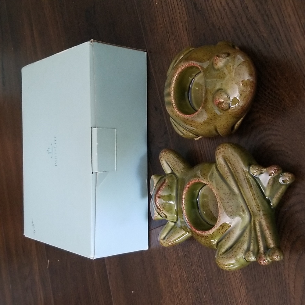 NIB PartyLite set of 2 floating frog tealite holders.